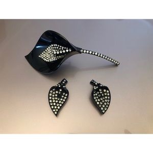Vintage Black Lucite/Rhinestone Calla Lilly Brooch & Clip-on Earring Set